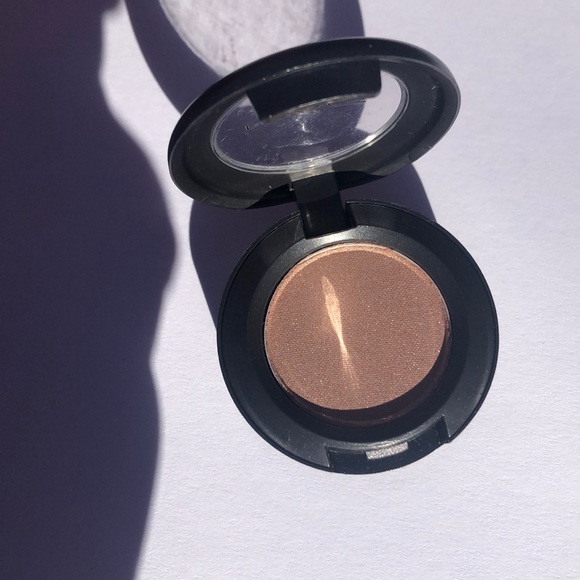 MAC Cosmetics Other - NEW MAC SINGLE LUSTRE EYESHADOW, HONESTY